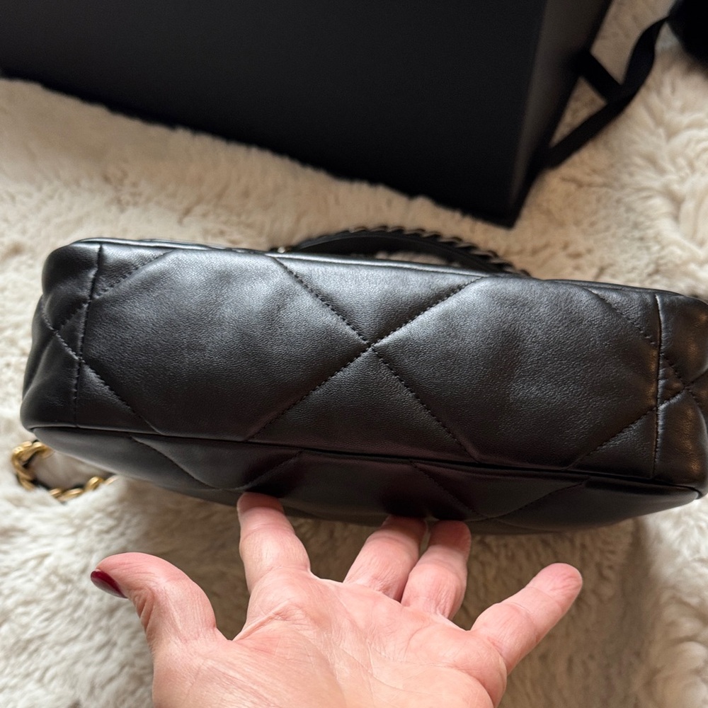 Chic Black Quilted Leather Bag - Picture 3 of 13